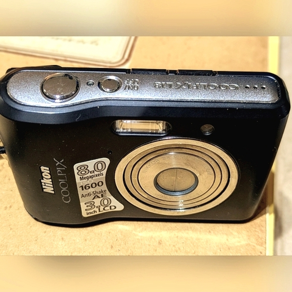 Nikon COOLPIX L18 | Point & Shoot Digital Camera BUNDLE +Case+ SD Card | VG+